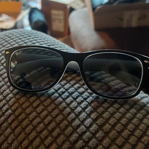 😎Ray-ban Women's Classic Black/White Sunglasses w/Original BLK Case-NWOT⭐️